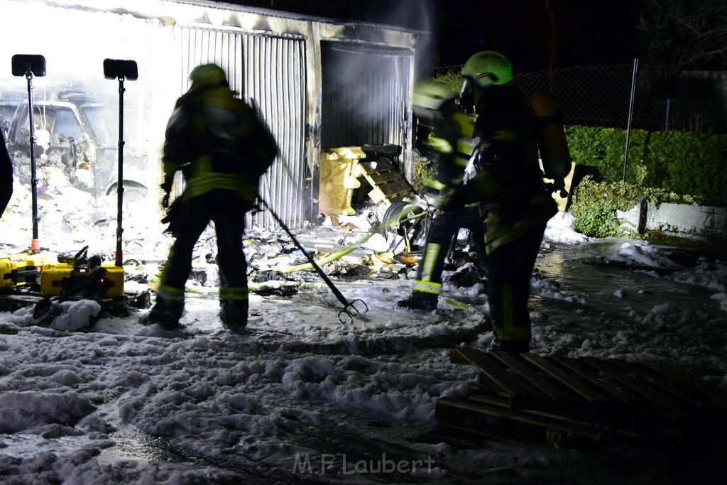 Feuer Hinterhof Garagen Koeln Hoehenberg Olpenerstr P117.JPG - Miklos Laubert